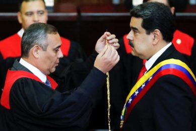Venezuela: Vaticano defende decisão de se fazer representar na tomada de posse de Nicolás Maduro