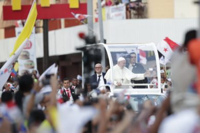 JMJ 2019: Papa chegou ao Panamá e recebeu primeiro «banho de multidão»