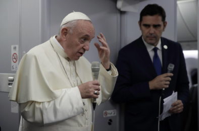 Vaticano: Papa condena violência contra mulheres, que se estende a congregações religiosas