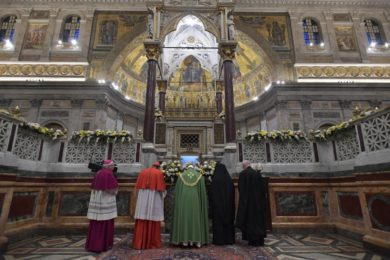 Ecumenismo: Papa quer cristãos unidos contra «escândalo» da miséria