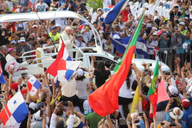 Panamá: Papa regressa ao Vaticano após viagem que abriu caminho para JMJ em Lisboa