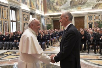 Vaticano: Papa pede a agentes policiais «paciência e compreensão» para os peregrinos e turistas