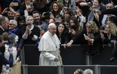Vaticano: Papa pede orações por si e por Bento XVI, para guiar Igreja na fé