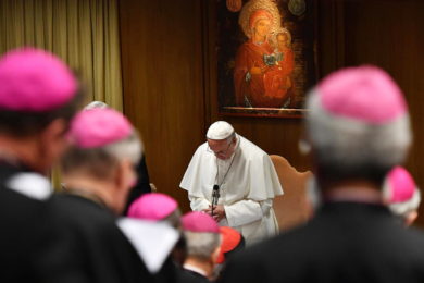 Vaticano: Papa condena «chaga» dos abusos sexuais e diz que é tempo de agir (c/vídeo)