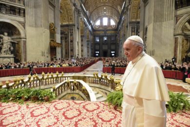 Vaticano: Papa questiona quem acusa a Igreja «sem amor» e fala em obras do diabo