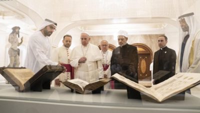 Emirados: Papa inaugurou estátua de Cristo e quatro páginas do Alcorão Azul no Louvre de Abu Dhabi