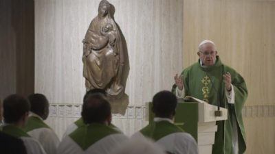 Vaticano: Papa afirma que «humildade e pobreza» são a atitudes do apóstolo