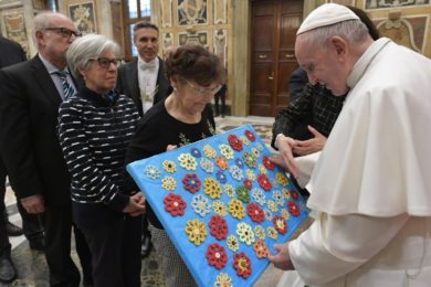Vaticano: Papa desafia políticos a assumir defesa da vida e da família
