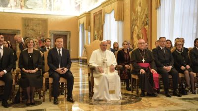 Vaticano: Papa pede «caminho da paz com os outros e com a criação»