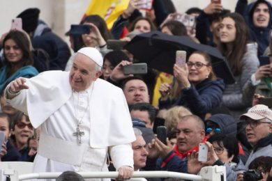 Vaticano: Papa reza pelas crianças com fome e diz que alimento «não é propriedade privada» (c/vídeo)