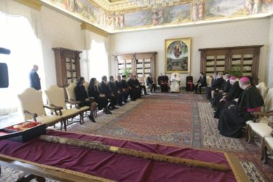 Vaticano: Papa recebeu parlamentares da República Checa e da Eslováquia e lembrou «raízes cristãs» daqueles dois países
