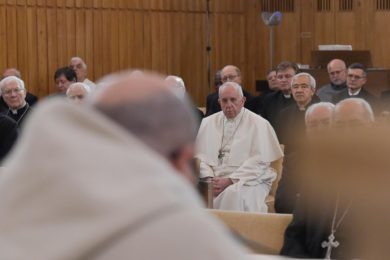 Vaticano: Papa conclui retiro de Quaresma