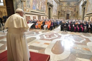 Vaticano: Papa falou a participantes da Conferência Internacional sobre as religiões e o desenvolvimento