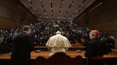 Vaticano: Papa alerta para «individualismo» que levou a «inverno demográfico»