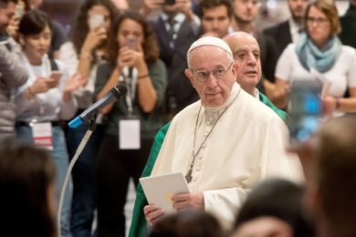 Igreja/Sociedade: Papa convoca jovens para um encontro sobre a economia «que não mata»