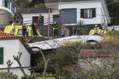 Madeira: Bispo do Funchal manifesta «grande tristeza» após acidente mortal com autocarro