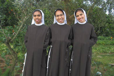 Vida Consagrada: Primeiras jovens timorenses tomaram o hábito nas Irmãs Clarissas, em Monte Real