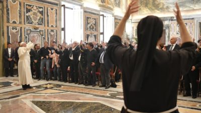 Vaticano: Papa alerta para discriminação dos surdos