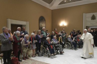 Vaticano: Papa encontrou-se com coro de doentes de Alzheimer