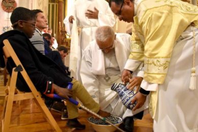 Setúbal: Bispo lavou os pés a crianças portadoras de deficiência e a adultos vítimas de várias dependências