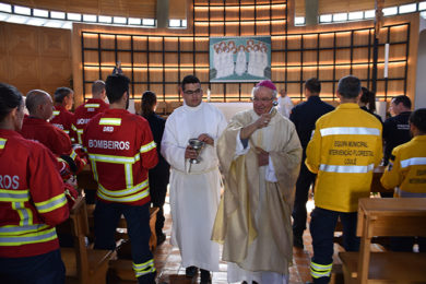 Igreja/Sociedade: Bênção dos capacetes dos bombeiros algarvios regressa ao Santuário da «Mãe Soberana», após pandemia Covid-19