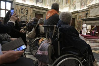 Papa: «O doente não deve ser tratado como uma máquina ou parte da engrenagem do sistema de saúde público ou particular»