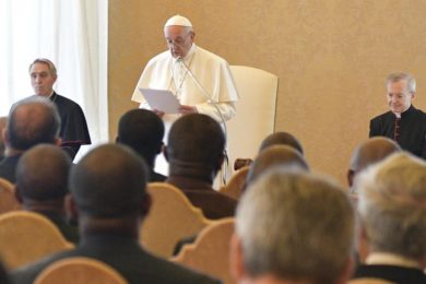 Vaticano: Papa apela à defesa de um cultura «que cuida dos mais pequeninos e dos pobres»