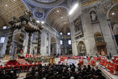 Vaticano: Papa afirma que a «santidade não está em elevar-se» e o testemunhar é «amar sem medida»