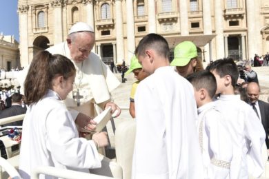 Vaticano: «Verdade» e «amor» falam a todos, refere o Papa (c/vídeo)
