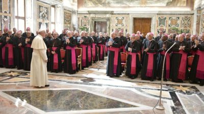Vaticano: Papa exige obediência e discrição aos seus representantes diplomáticos no mundo