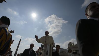 Igreja: Papa convida a rezar «um minuto pela paz»