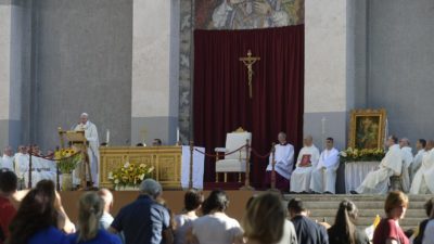 Vaticano: Francisco diz que Eucaristia deve inspirar atitude de «partilha» nos católicos (c/fotos)