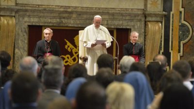 Igreja: Papa destacou importância dos serviços postais e telefónicos do Vaticano na «difusão da mensagem cristã»