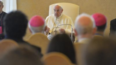 Vaticano: Trabalhar as vocações é mais do que «procurar novos membros para um clube» - Papa Francisco