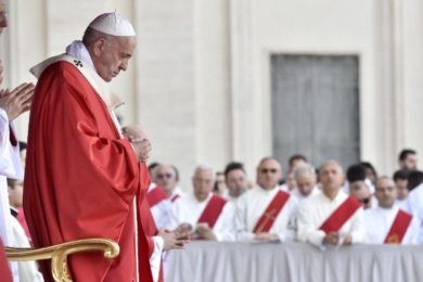 Vaticano: Papa pede aos católicos «ouvidos e olhos atentos» aos «gritos» que brotam da sociedade