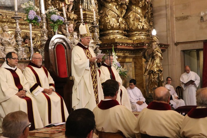 Coimbra Bispo Ordenou Novo Sacerdote Para A Diocese C Fotos