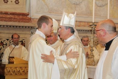 Santarém: «Que a tua juventude e ministério seja contagiante, consolação e esperança» - Bispo ao novo sacerdote diocesano