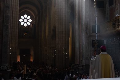 Porto: Novos padres e diáconos desafiados a estar próximos de quem passa pela “angústia de viver sozinho” (c/fotos)