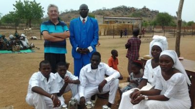 África: Jesuíta cria banco de cereais para quebrar pobreza e dependência