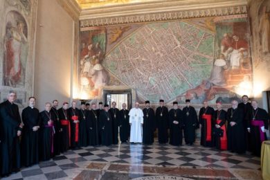 Vaticano: Papa encontrou-se com responsáveis da Igreja Católica na Ucrânia e recordou «conflito militar» no país