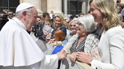 Igreja/Sociedade: Ativista sueca agradeceu ao Papa «luta contra o tráfico de seres humanos»