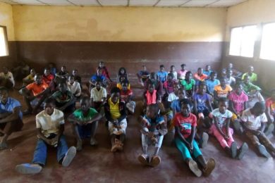 Moçambique: Projeto solidário português ajuda crianças a voltarem às aulas depois da destruição provocada pelo ciclone Idai