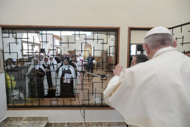Madagáscar: «Os pequenos atos de amor salvam o mundo» - Papa Francisco (c/fotos)