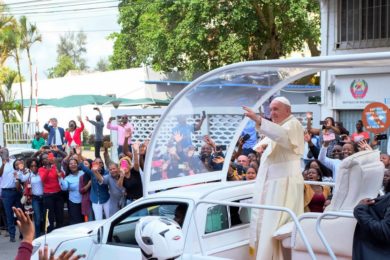 Moçambique: Papa encerra visita que procurou impulsionar viragem definitiva para futuro democrático e de paz