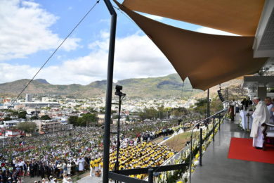 Maurícia: Papa diz que Igreja tem de confiar nos «pobres e descartados» (c/fotos)