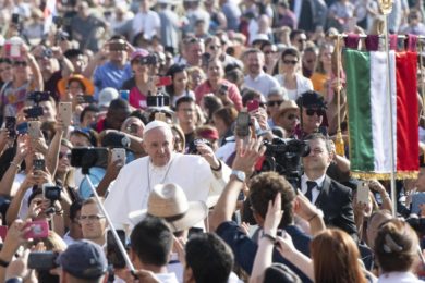 Vaticano: Papa alerta para «perseguição dos cristãos»
