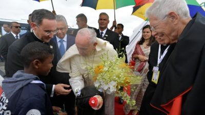 África: Papa faz visita-relâmpago à República da Maurícia, com homenagem ao «apóstolo» dos escravos