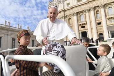 Vaticano: Papa reforça críticas ao «cancro diabólico» da maledicência