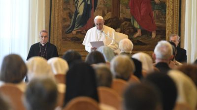 Vaticano: Papa elogia religiosas, «vanguarda» da Igreja Católica contra o tráfico de pessoas