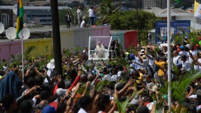 Maurícia: Papa critica modelo económico «idolátrico», que ameaça vida humana e o ambiente (c/fotos)